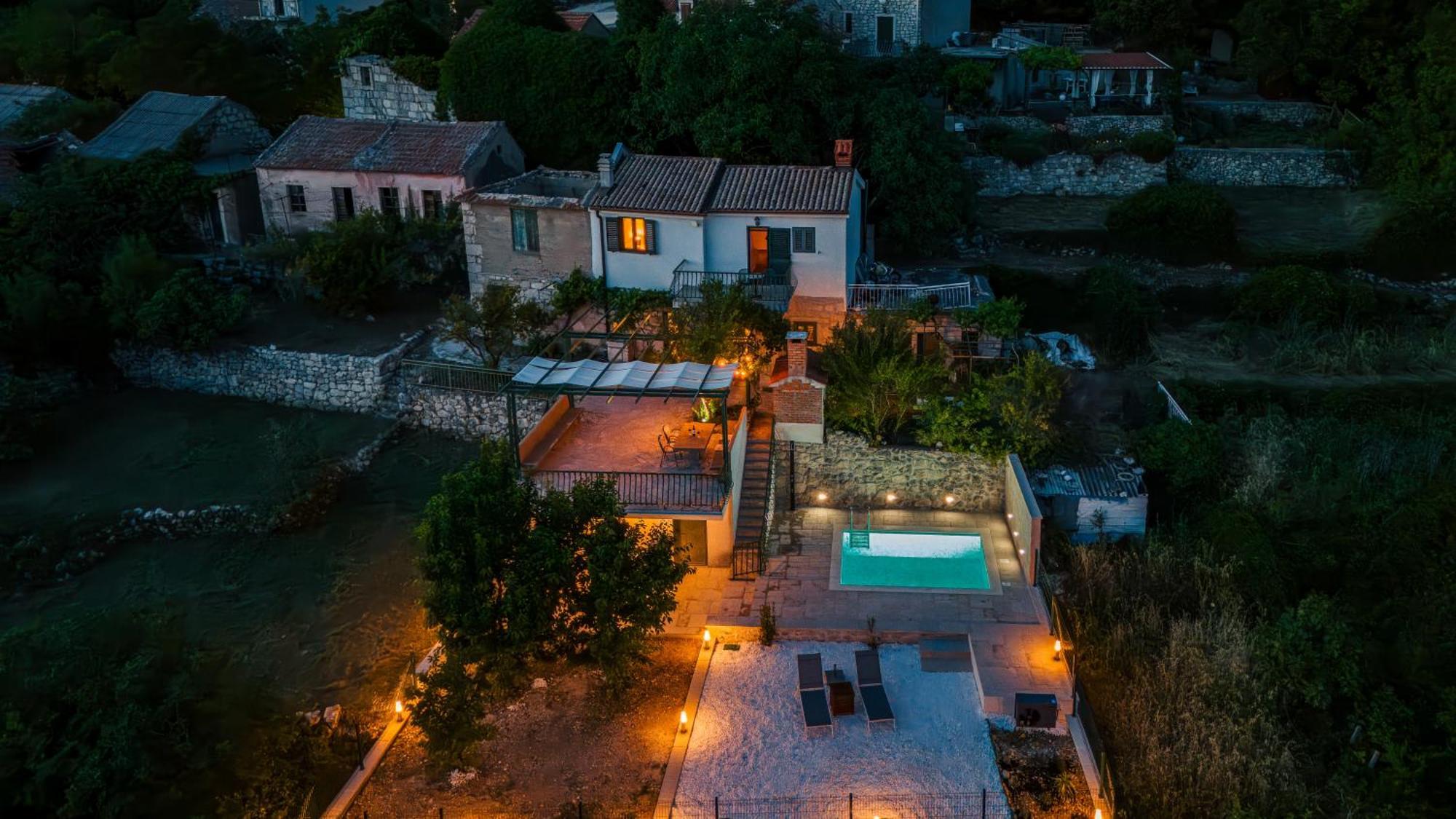 House Dida Mate - Cozy House In Nature With Heated Pool 图彻皮 外观 照片